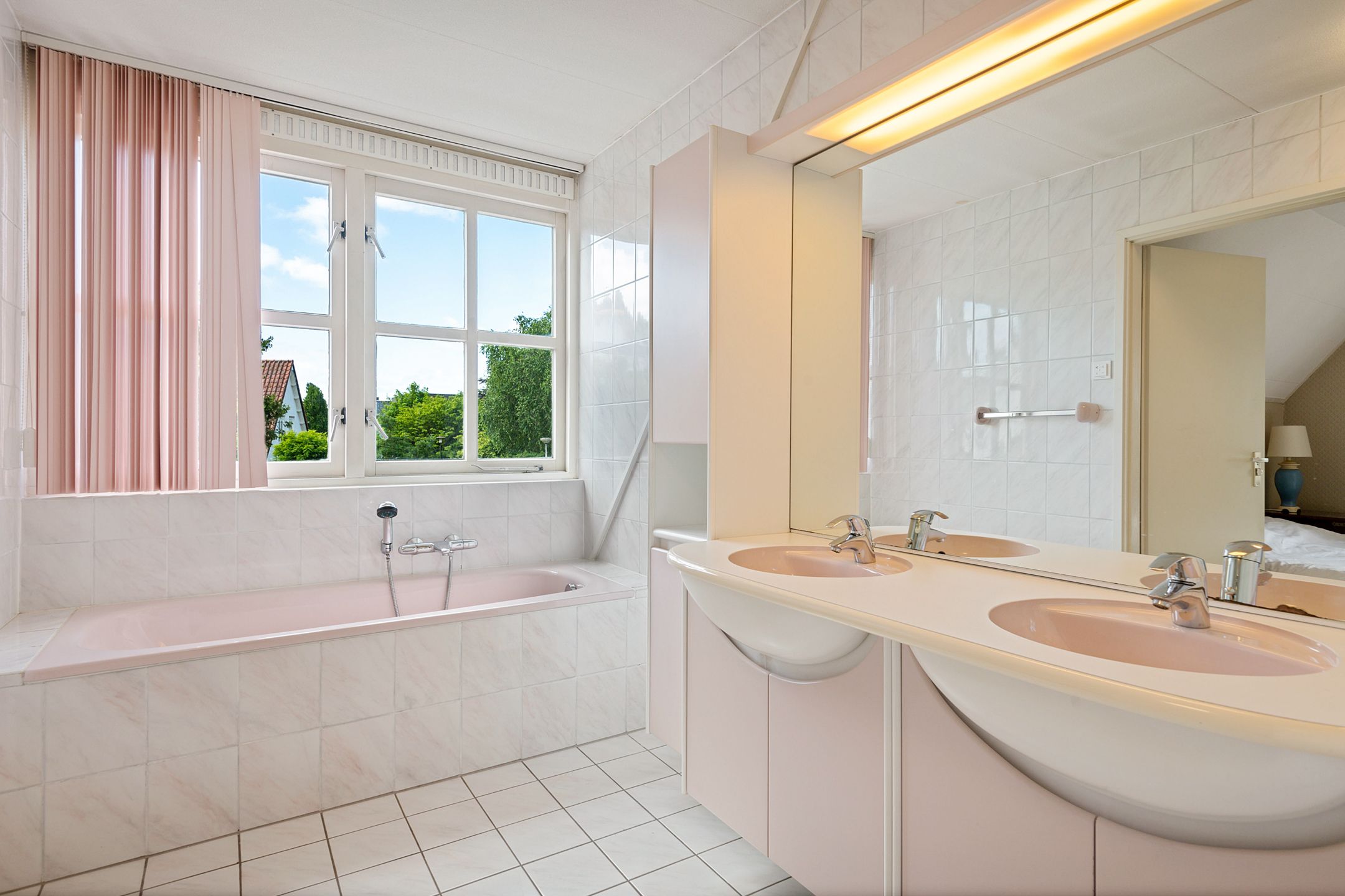 Foto 27 van Van Waverenstraat 13