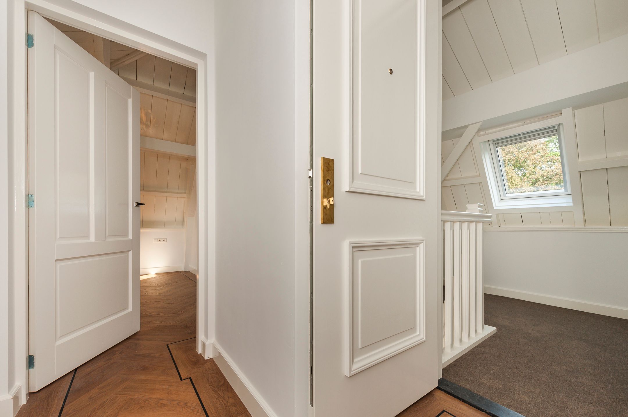 Photo 9 of Burgemeester van den Boschstraat 1-D