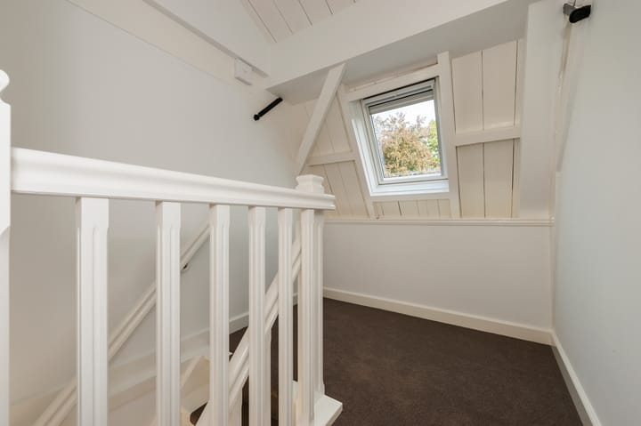 Photo 18 of Burgemeester van den Boschstraat 1-D