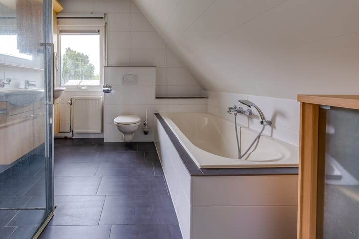 Foto 22 van 12e Laan 11