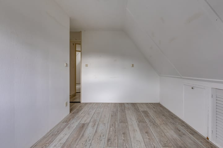 Foto 27 van 12e Laan 11