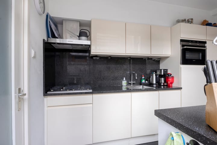 Foto 3 van Van Embdenstraat 8