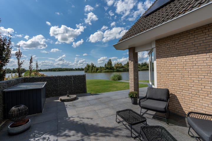 Foto 45 van Knobbelzwaan 23