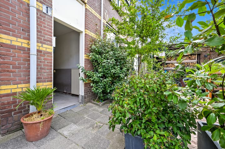 Photo 6 of Hondiusstraat 1-1