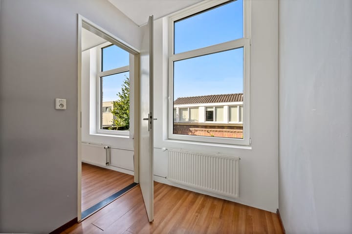 Photo 12 of Hondiusstraat 1-1