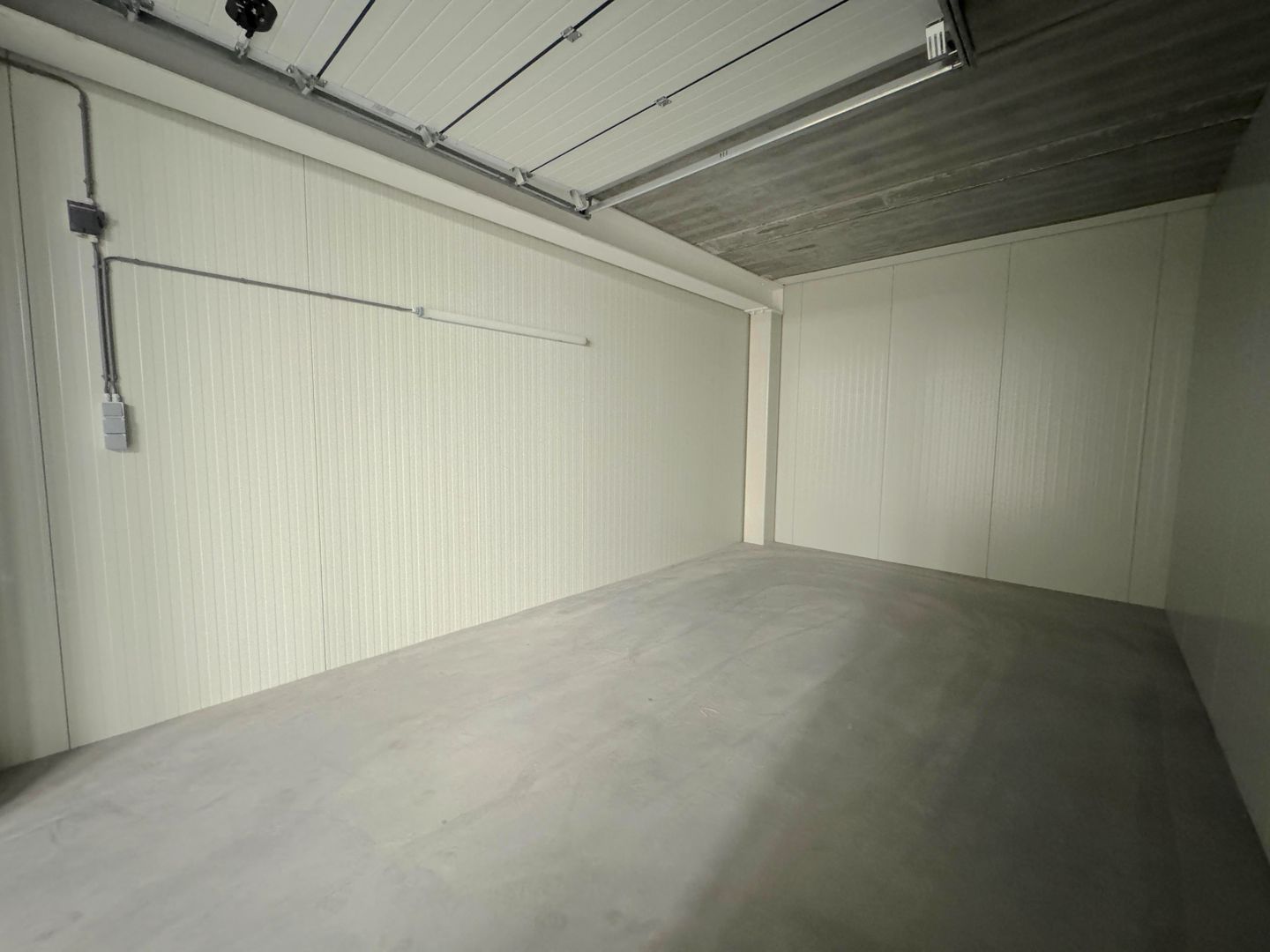 View photo 3 of Steur 154