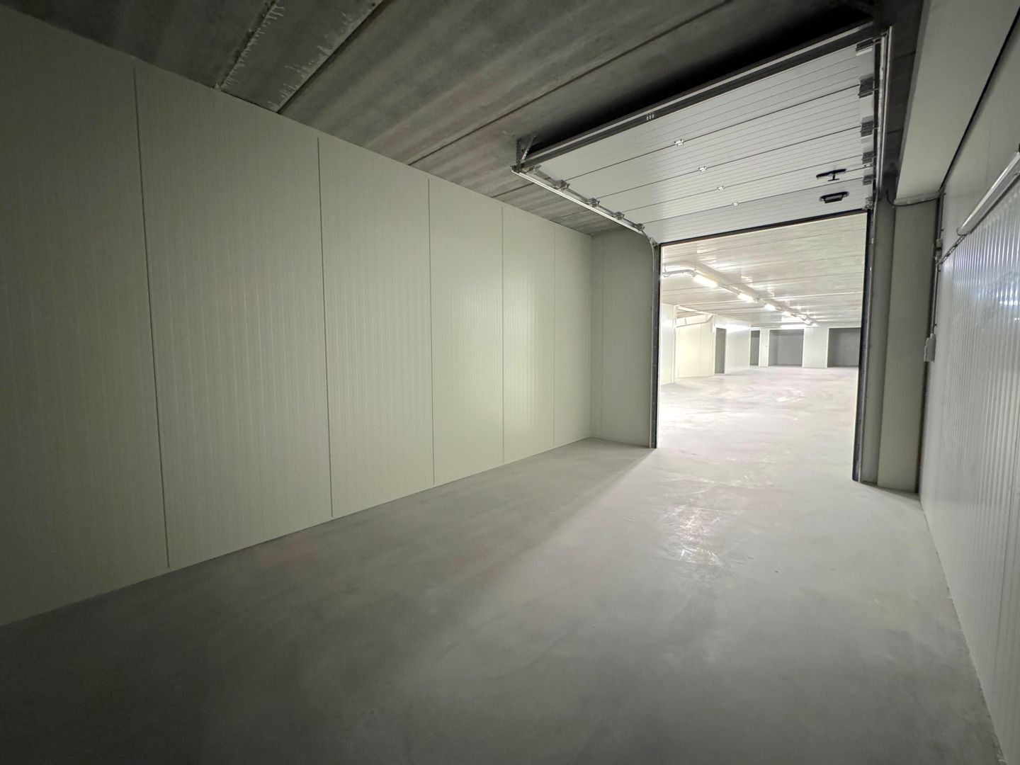 View photo 4 of Steur 154