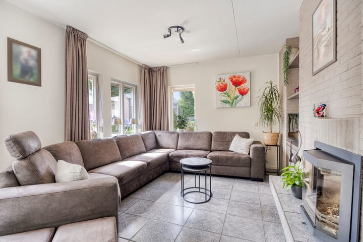 Photo 21 of Hoofdstraat 37