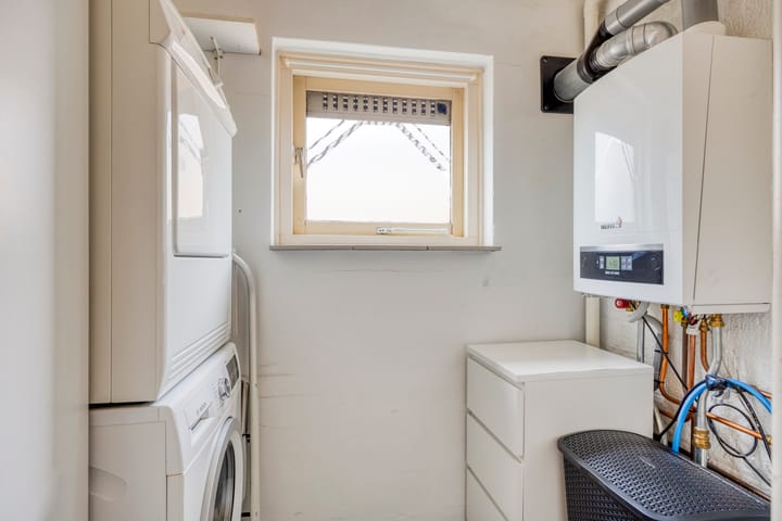 Photo 34 of Hoofdstraat 37