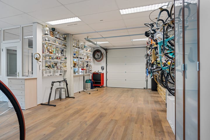 Foto 4 van Koraalrood 42