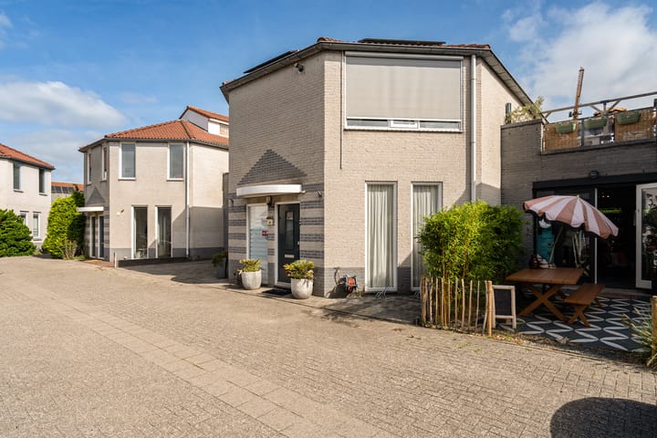 Foto 8 van Koraalrood 42