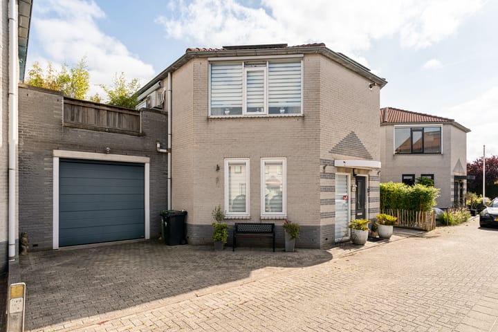 Foto 9 van Koraalrood 42