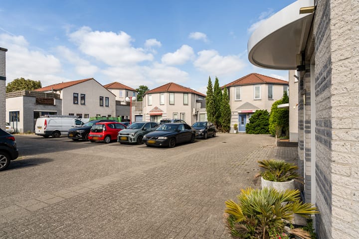 Foto 10 van Koraalrood 42