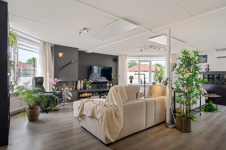 Foto 30 van Koraalrood 42