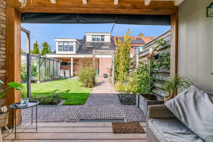 Foto 35 van Pastoor van Santestraat 33