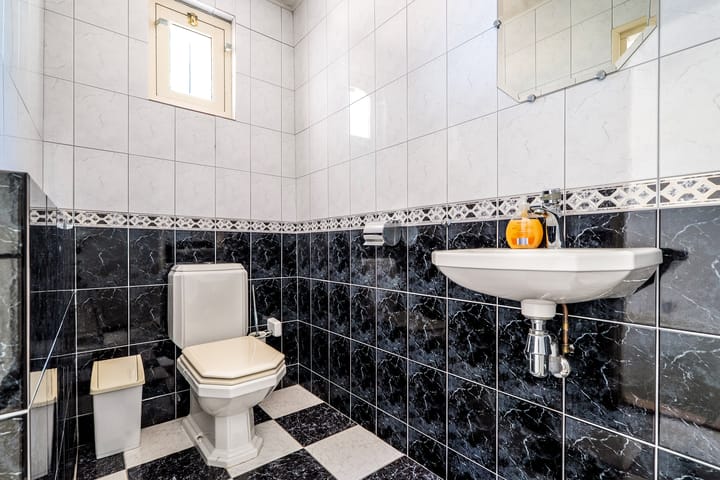 Photo 37 of Holwierderweg 1