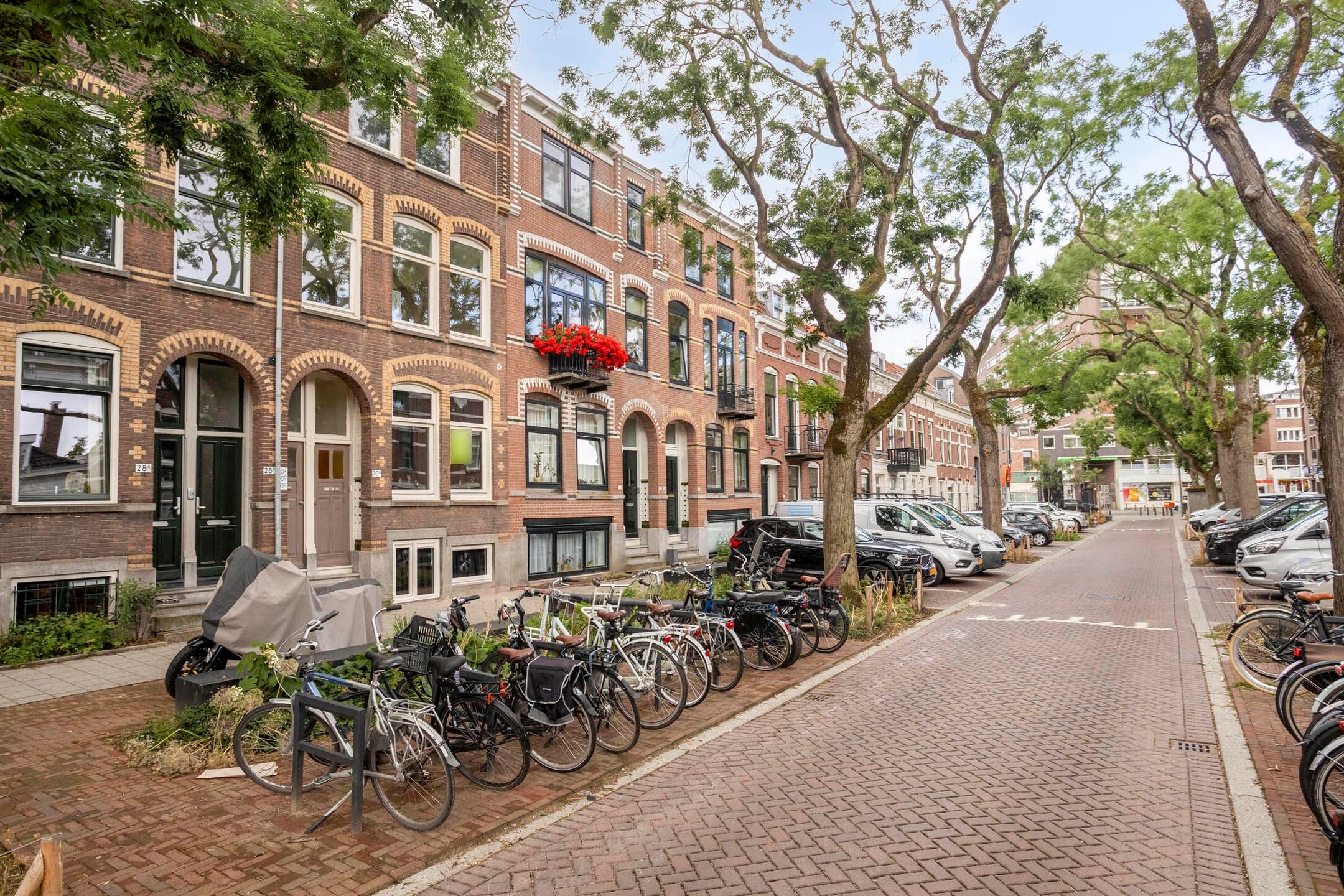 Foto 27 van Blommersdijkselaan 30-B