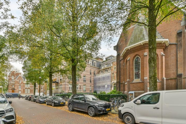 Photo 4 of Van Eeghenstraat 230