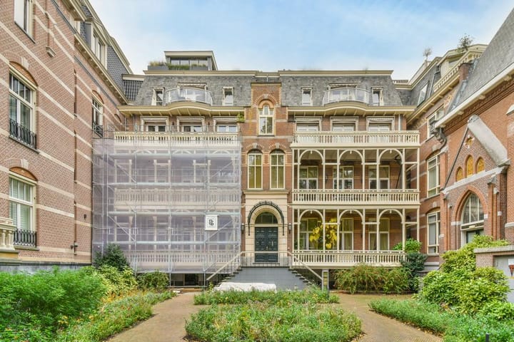 Photo 2 of Van Eeghenstraat 230