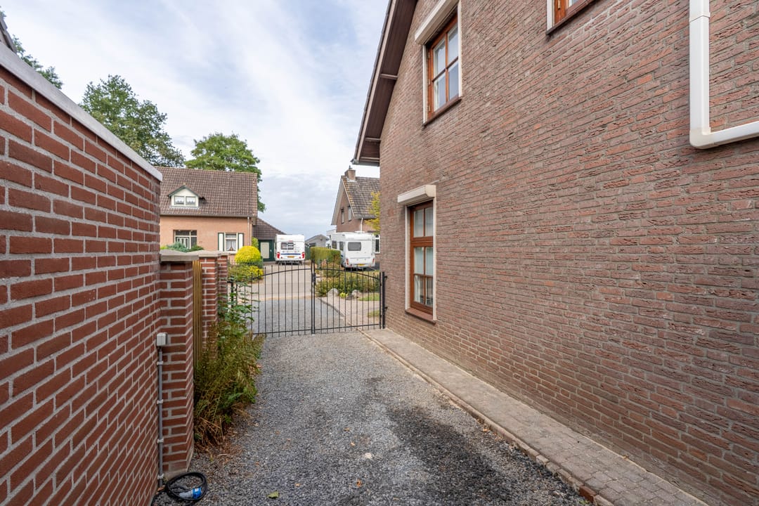 Photo 13 of Sint Hubertusstraat 43
