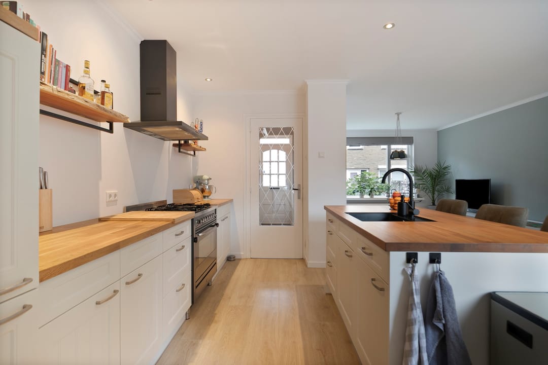 Photo 8 of Bernhardstraat 7