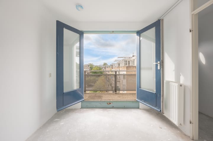 Photo 2 of Tweede van Swindenstraat 13-E