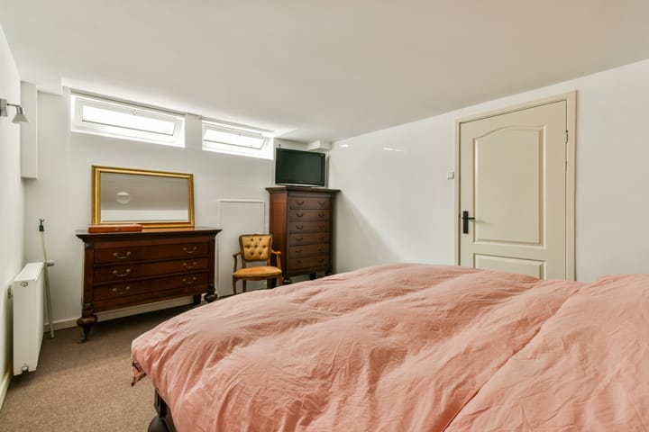 Photo 12 of Bennebroekstraat 4-H