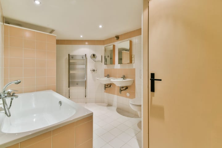 Photo 14 of Bennebroekstraat 4-H