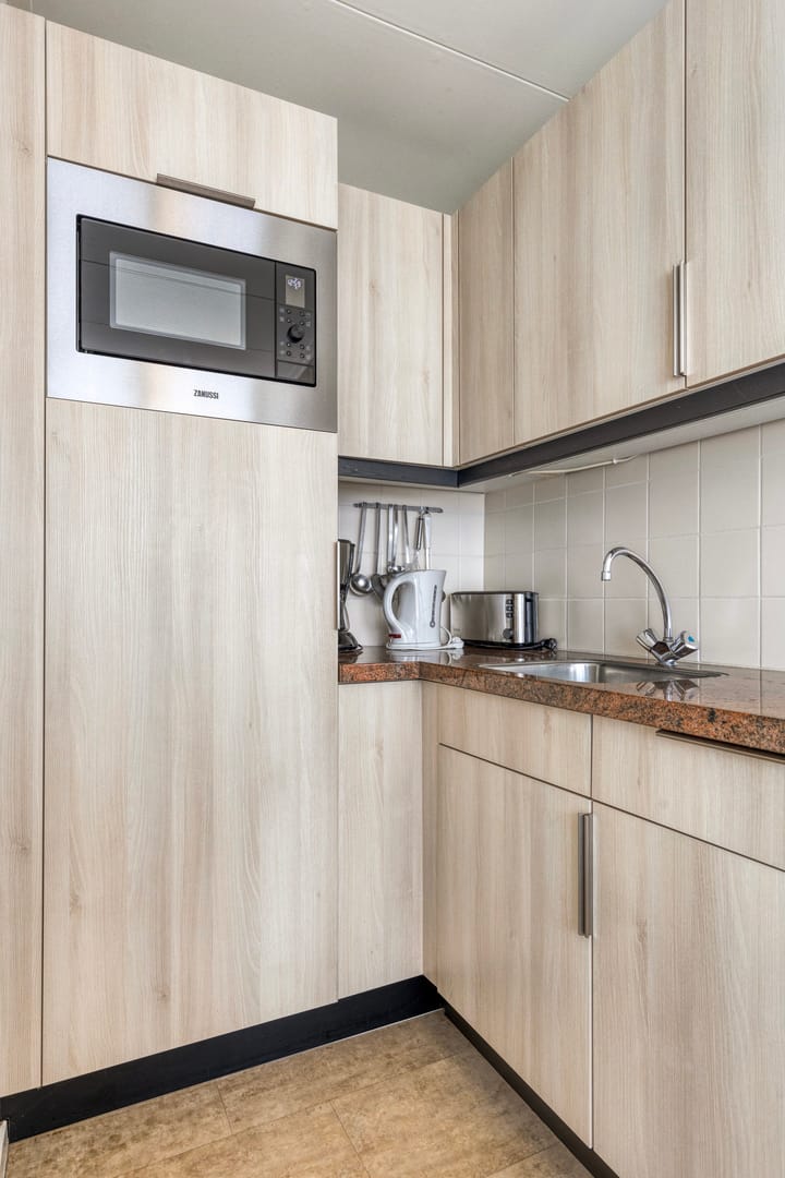 Photo 21 of Valkenisseweg 98