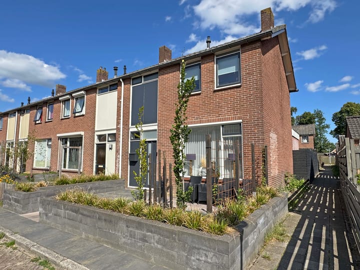 Foto 2 van van Limburg Stirumstraat 2