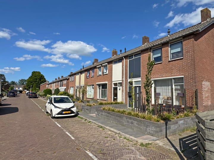 Foto 3 van van Limburg Stirumstraat 2