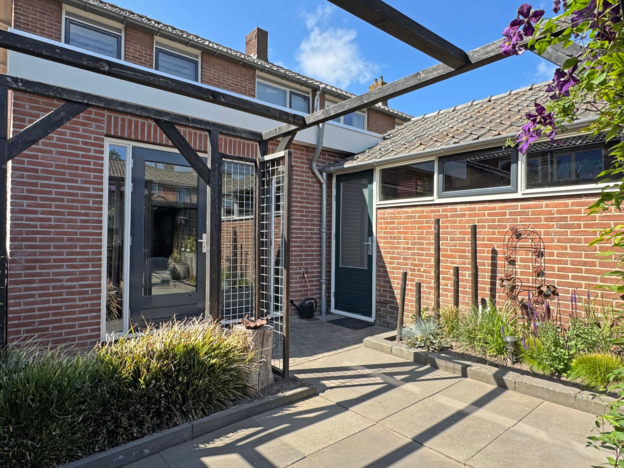 Foto 6 van van Limburg Stirumstraat 2