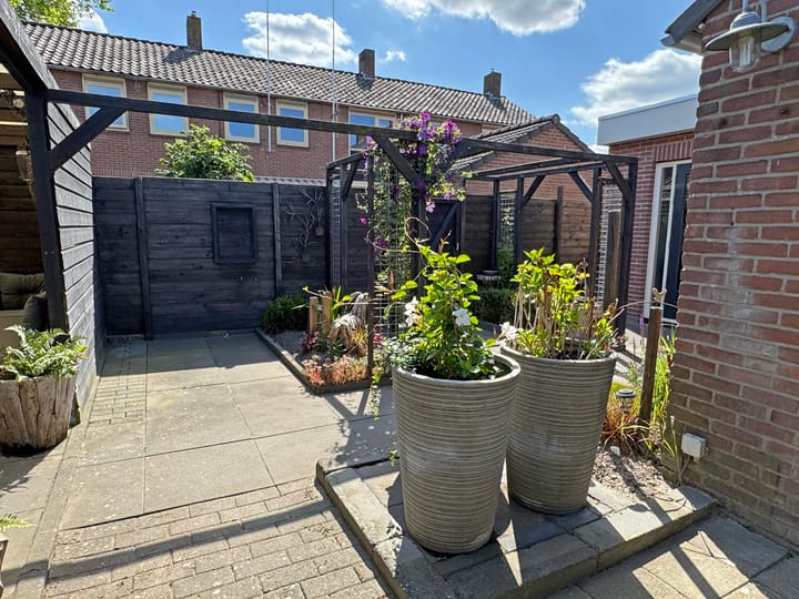 Foto 7 van van Limburg Stirumstraat 2