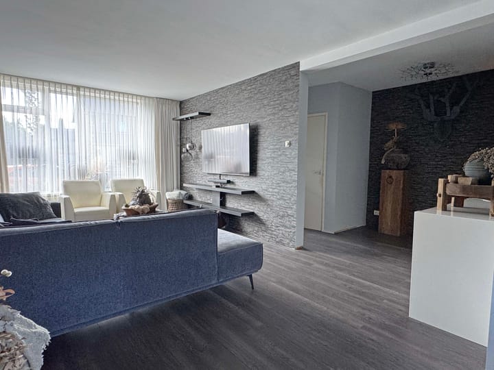 Foto 12 van van Limburg Stirumstraat 2