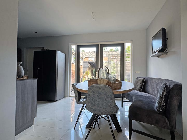 Foto 14 van van Limburg Stirumstraat 2