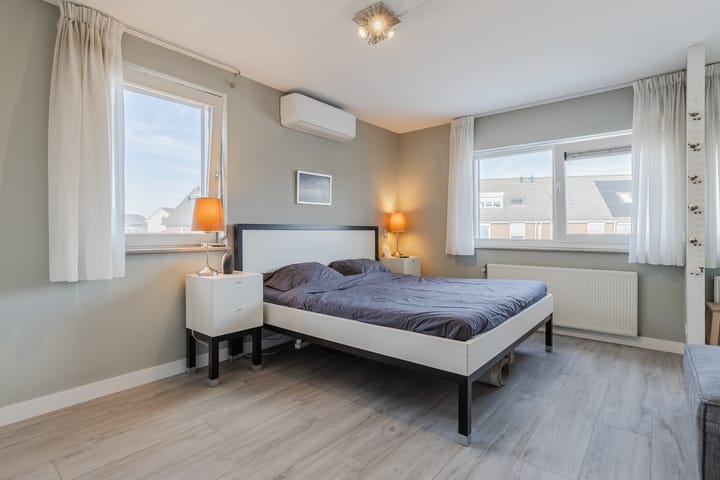 Foto 25 van Smaragd 13