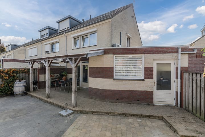 Foto 53 van Smaragd 13