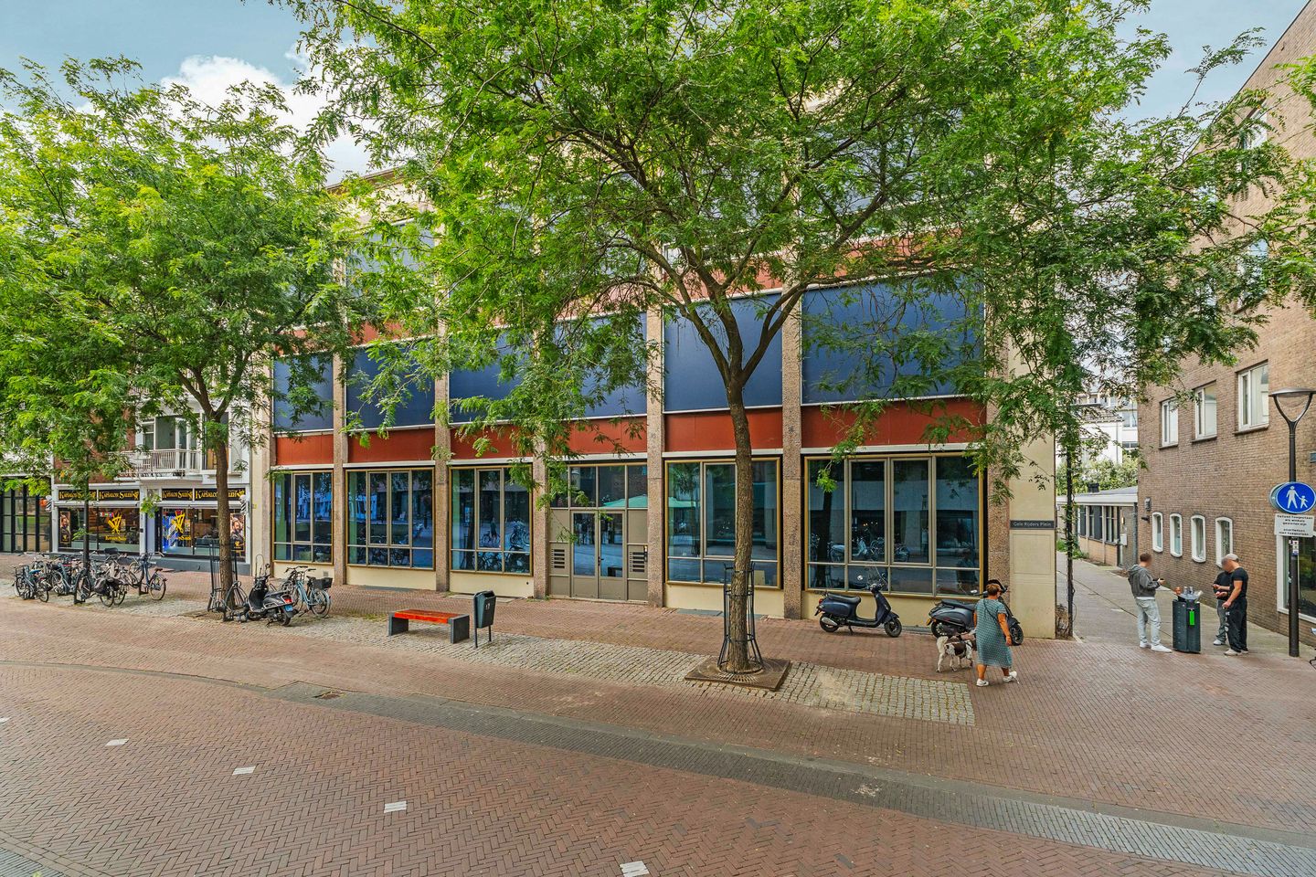 Foto 1 van Gele Rijders Plein 16-9