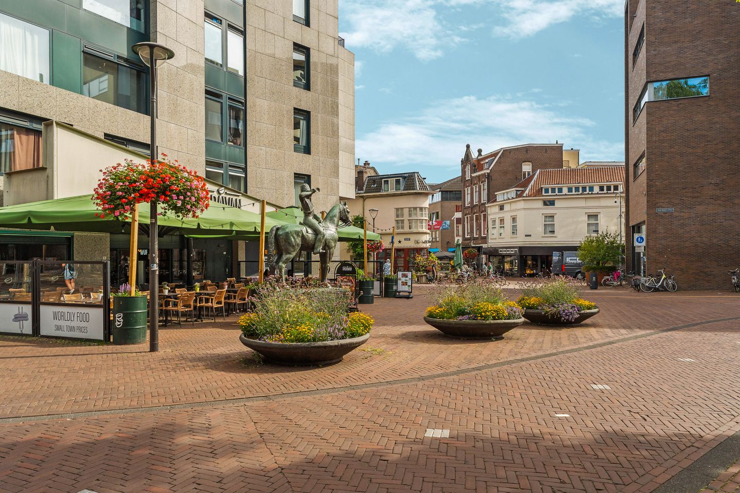 Foto 34 van Gele Rijders Plein 16-9