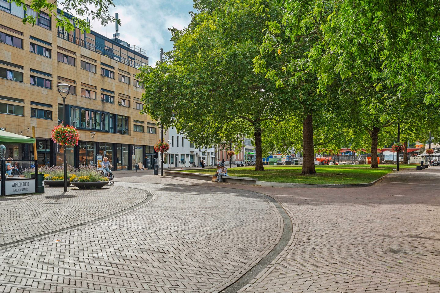 Foto 35 van Gele Rijders Plein 16-9