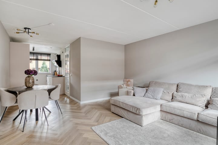 Photo 3 of Johannes Vermeerstraat 115