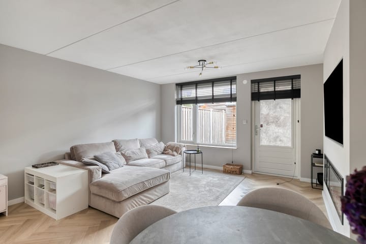 Photo 4 of Johannes Vermeerstraat 115