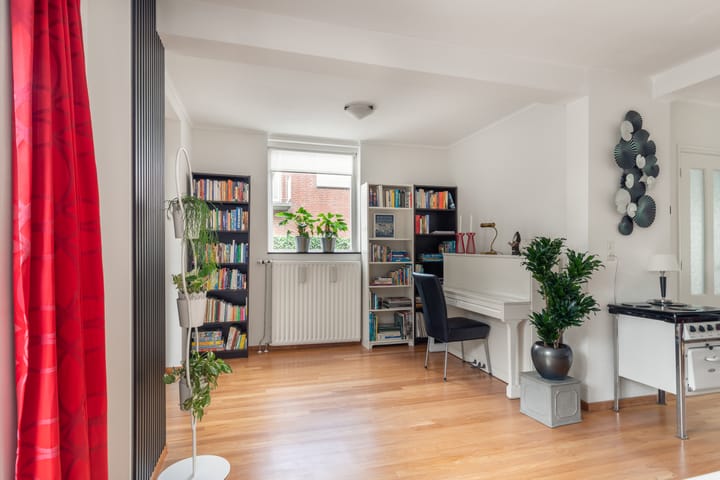 Photo 8 of Kennemerstraatweg 271