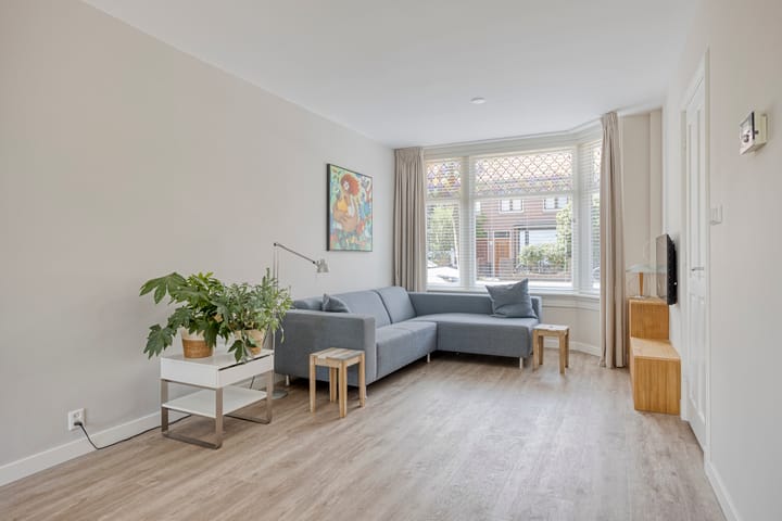 Photo 2 of Van der Waalsstraat 20