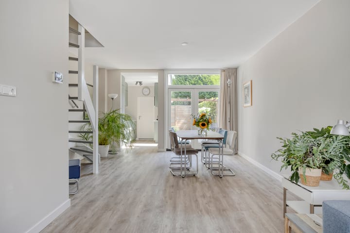 Photo 3 of Van der Waalsstraat 20