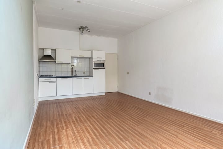 Photo 10 of Prins Bernhardstraat 58