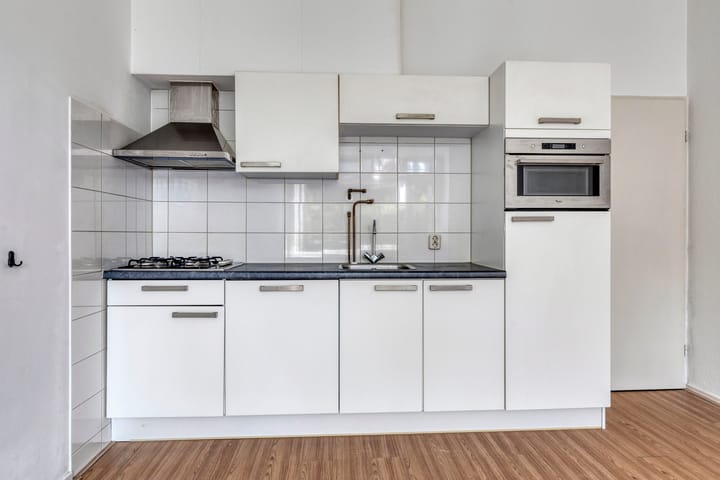 Photo 12 of Prins Bernhardstraat 58