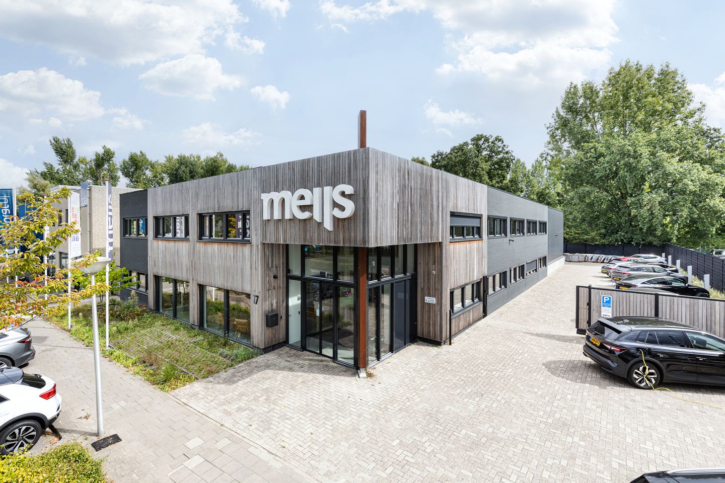 View photo 1 of Beemdstraat 17