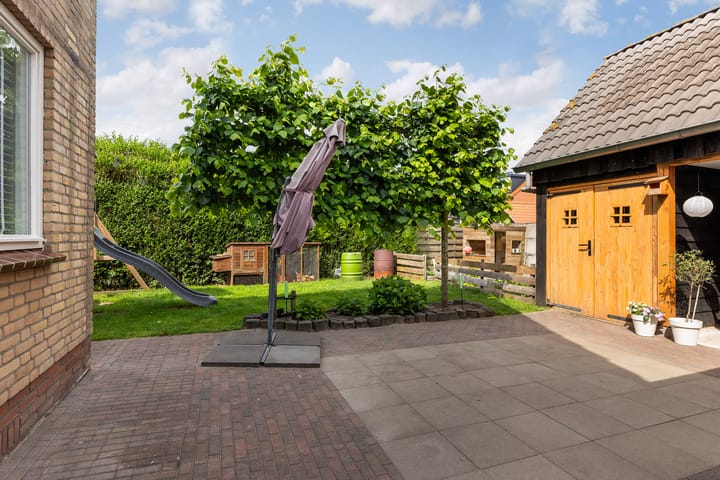 Photo 4 of Sneeuwbesstraat 9