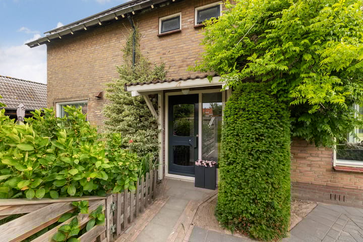 Photo 6 of Sneeuwbesstraat 9